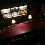 バー 山猫 - 上階から見たカウンター