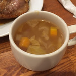 レストラン・サカキ - スープは上品なコンソメ