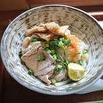 いせ万 - 冷やし肉おろしうどん（750円）おあげトッピング（30円）