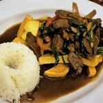 ロモ・サルタード （芋と牛肉炒め）