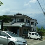 かめ吉 - 駐車場は店の前だけ