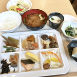 Hoteru Keihan - 朝食(\1,300)　和食盛り付け例