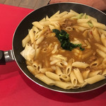 Hungry a go go - 焼きカレーパスタ@500円