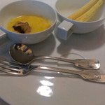 ポンテ ベッキオ - 冷製トウモロコシスープ、、フォアグラソテー添え
            よしるバターで食べるヤングコーン