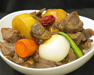 Dinga - 特製カルビチム（野菜と骨付き肉の旨煮）