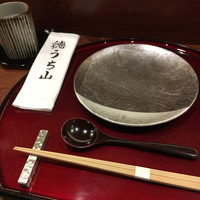 徳うち山 - 綺麗な竹箸と銀の漆の器でお出迎えされました！