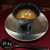 徳うち山 - トマトのすり流しと湯葉。青ゆずの香りが爽やかでとっっっってもおいしい！！！熊本産のフルーツトマトだそう。