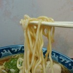 日の出食堂 - 加藤ラーメン製の低加水率ちぢれ麺