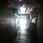 日の出食堂 - 4条通側から市場側入口を望む