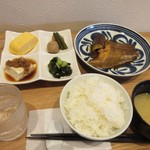 カフェ コローレ - 暫く待つと注文した日替わり定食６８０円の出来上がりです。