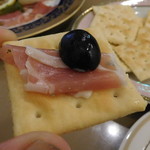 レストラン山水 - クラッカーに乗せて