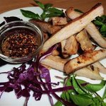 ロムアロイ - 「コームヤーン」：豚の喉肉をローストして、食感が豊か！ビールともバツグンの相性♪