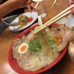 ゑびす屋 - 豚骨ラーメン麺の様子