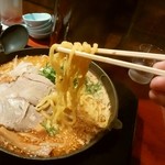 麺屋 蔵人 - 多加水太麺と言う縮れ麺。