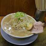 角煮ラーメン 目黒福屋 - お店一押しのガッツリ味噌。美味しそう～