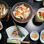 国民宿舎 森吉山荘 白糸 - 素朴だけど山の幸で飾られた夕食