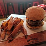 The Butchers Club Burger - ハンバーガーとDuckフライ