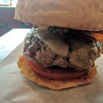 The Butchers Club Burger - ちょっとだけ開いてみたw