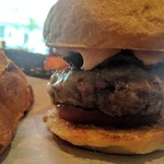 The Butchers Club Burger - じゃーん！分厚いお肉❤