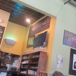 Busboys and Poets - テレビでは日食ライブが