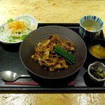 はふう - 牛すき丼(2000円)
