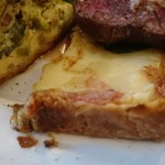 TROMPETTE - これなんだろう？パイ生地にマッシュポテトを型にはめて焼いたもの(17-08)