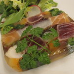 アバ - 新鮮な海の幸と春野菜のゼリー寄せ