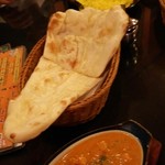 アジャカジャ - チキンカレーとナン　それぞれ別で頼む