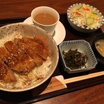 濤彩 - カツ丼 880円