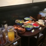 瀬のしろ 和ダイニングバー - サラダとドリンク