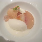 ル・ヴァンキャトル - デセール（桃と杏仁豆腐）