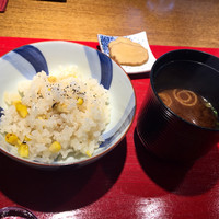 賛否両論 名古屋 - 焼きとうもろこしの炊き込みご飯 お味噌汁 いぶりがっこ