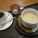 仁 - エスプレッソのセミフレッドとコーヒー