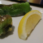 炭火焼酒亭ローリンストーン - 焼き万願寺唐辛子　ズームアップ