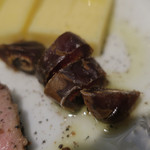 炭火焼酒亭ローリンストーン - 洋鴨の自家製スモークペッパーハム　ズームアップ