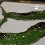 炭火焼酒亭ローリンストーン - 焼き万願寺唐辛子　ズームアップ