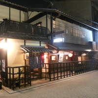 十二段家 本店 - 入口付近（花見小路店から徒歩30秒）