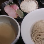 つけ麺一燈 - 貝と昆布の冷やし細つけそば(ムール貝)