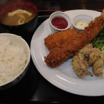 東京厨房 - 20㎝の大きな海老フライと人気の揚げ物