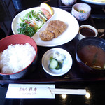 ビーフかつ、ご飯、お味噌汁も美味しい