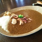 シバベ - 備前焼カレー1080円 ごはん大盛 パクチーソース付き