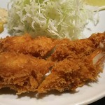とんかつ やまいち - 大ぶりの車海老２匹。サクサクの衣とプリプリの身を楽しめました。