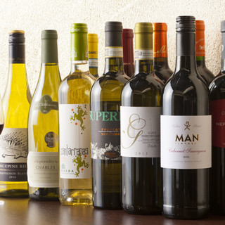 Enjoy the owner's special wines whose lineup changes every month!