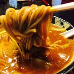 みのち庵 - 豪快に持ち上げてすする！