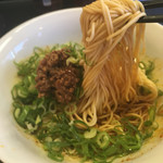 麺や すずらん亭 - 汁なし担担麺の麺リフト