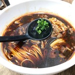 翡翠拉麵小籠包 - 水煮牛肉拉麺