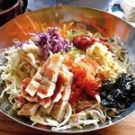 コッテジ - たっぷり野菜とサムギョ オン・ザ・ビビンバ