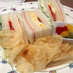 LOUNGE Marron - ミックスサンドイッチ