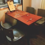 Lantern burger - テーブル席（4名）