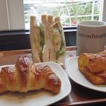 breadworks - シュリンプ・アボカドサンドイッチ クロワッサン フレンチトースト